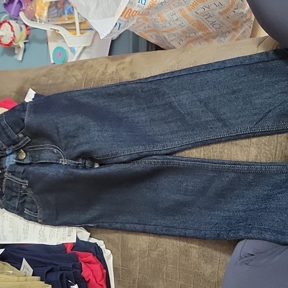 Size 6 Levis - Picture 2 of 4